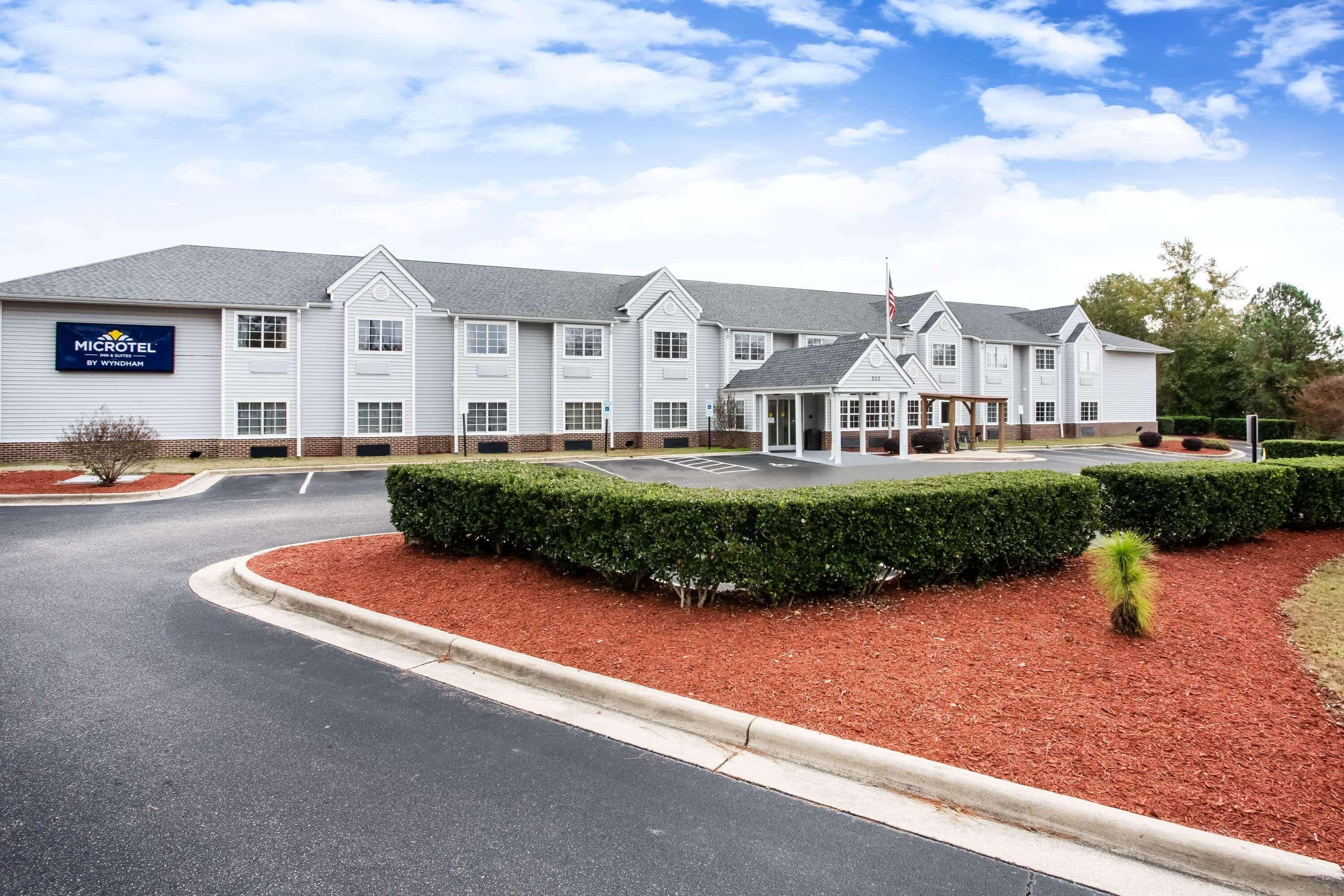 Microtel Inn & Suites By Wyndham Southern Pines Pinehurst Exterior photo