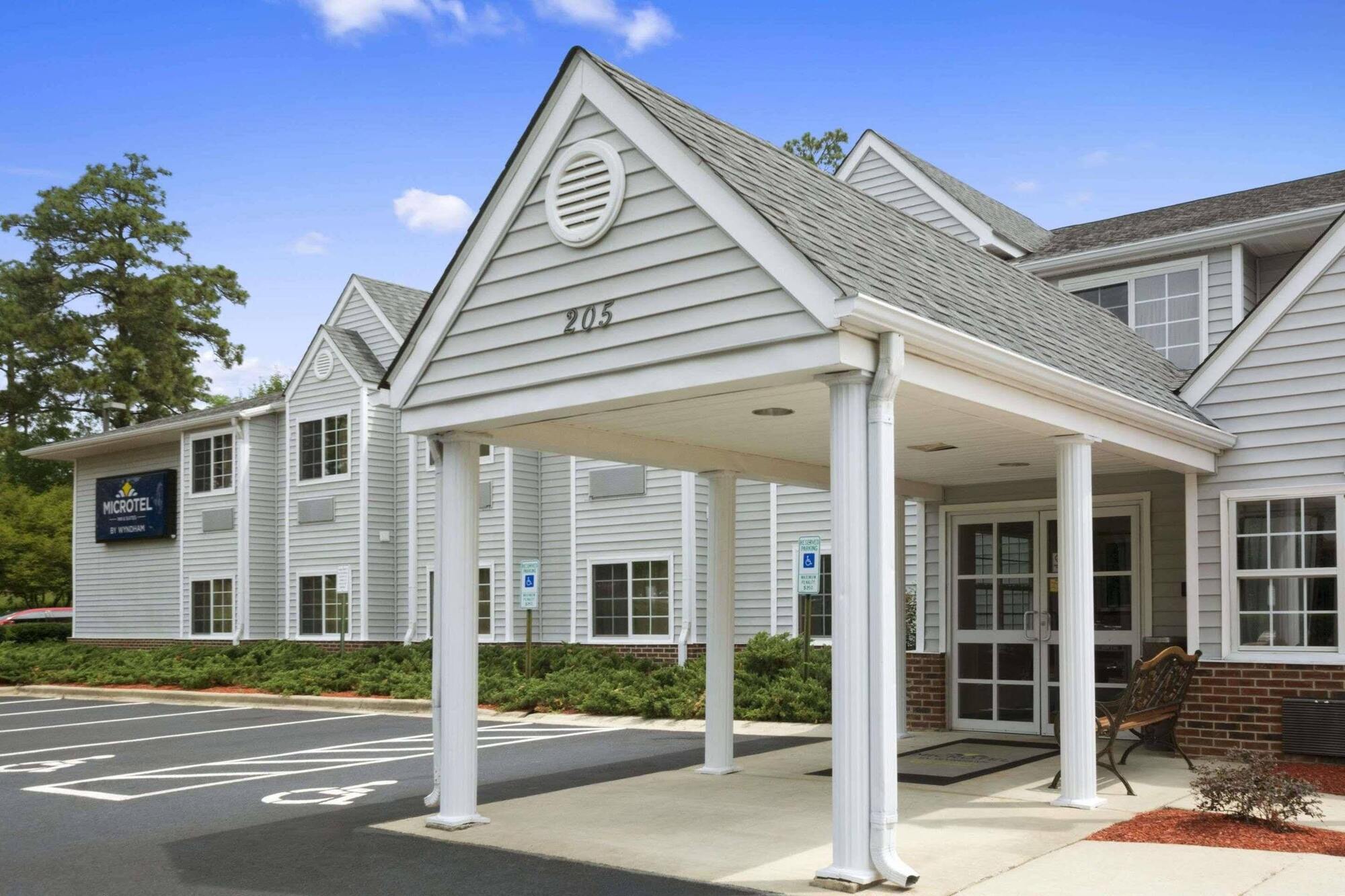 Microtel Inn & Suites By Wyndham Southern Pines Pinehurst Exterior photo