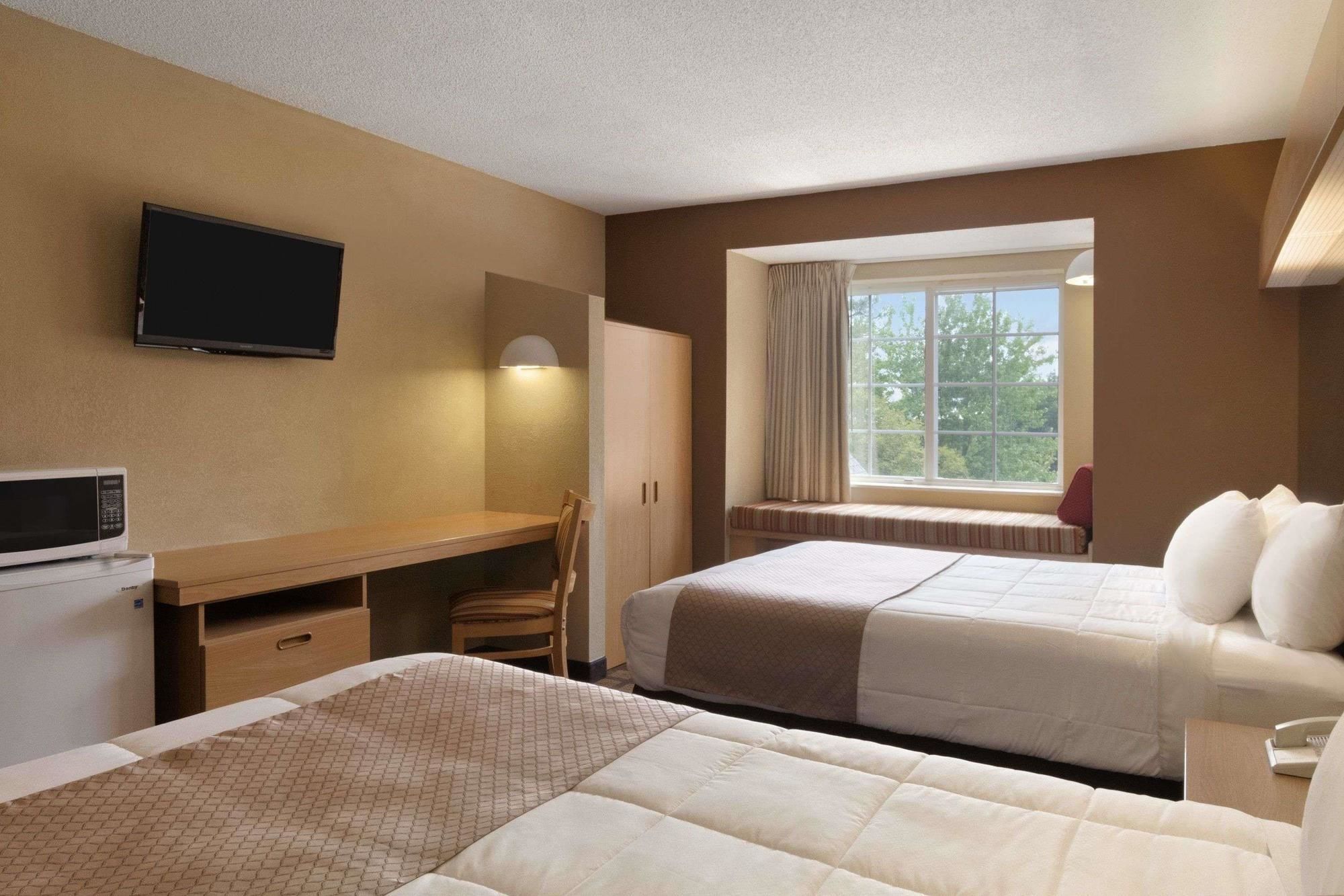 Microtel Inn & Suites By Wyndham Southern Pines Pinehurst Exterior photo